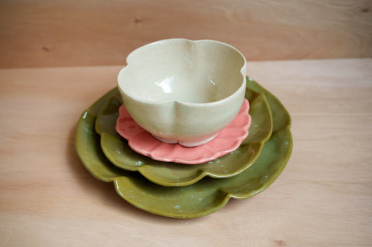 spring fields dinner plate