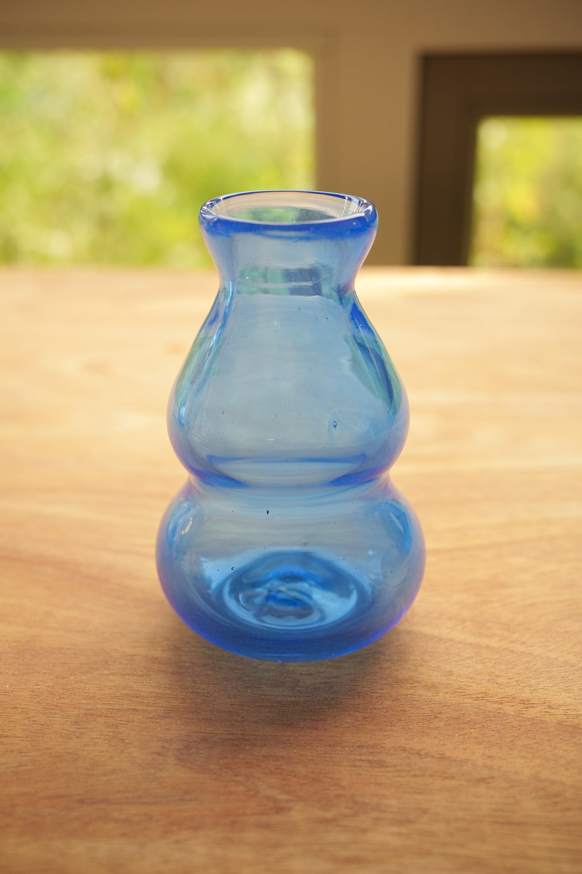flowing bud vase