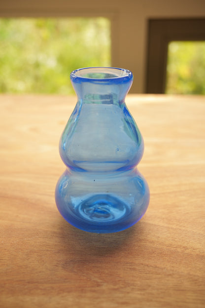 flowing bud vase