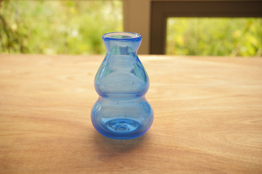 flowing bud vase